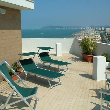 Alexandra Plaza Hotel Riccione Zewnętrze zdjęcie