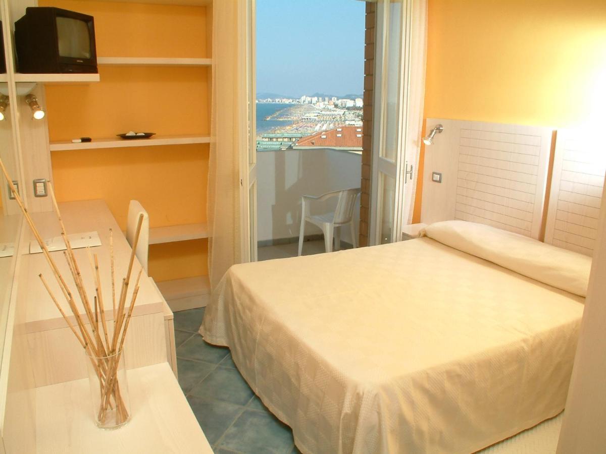 Alexandra Plaza Hotel Riccione Zewnętrze zdjęcie
