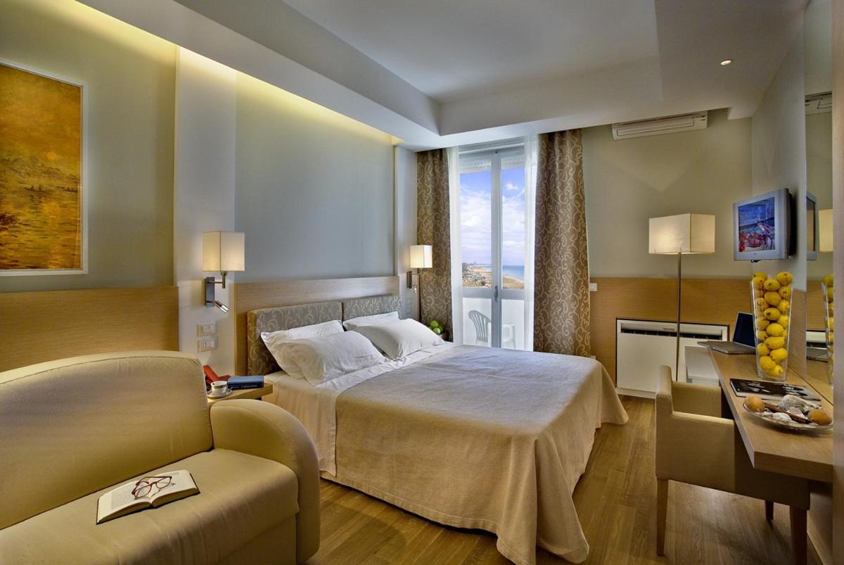 Alexandra Plaza Hotel Riccione Zewnętrze zdjęcie
