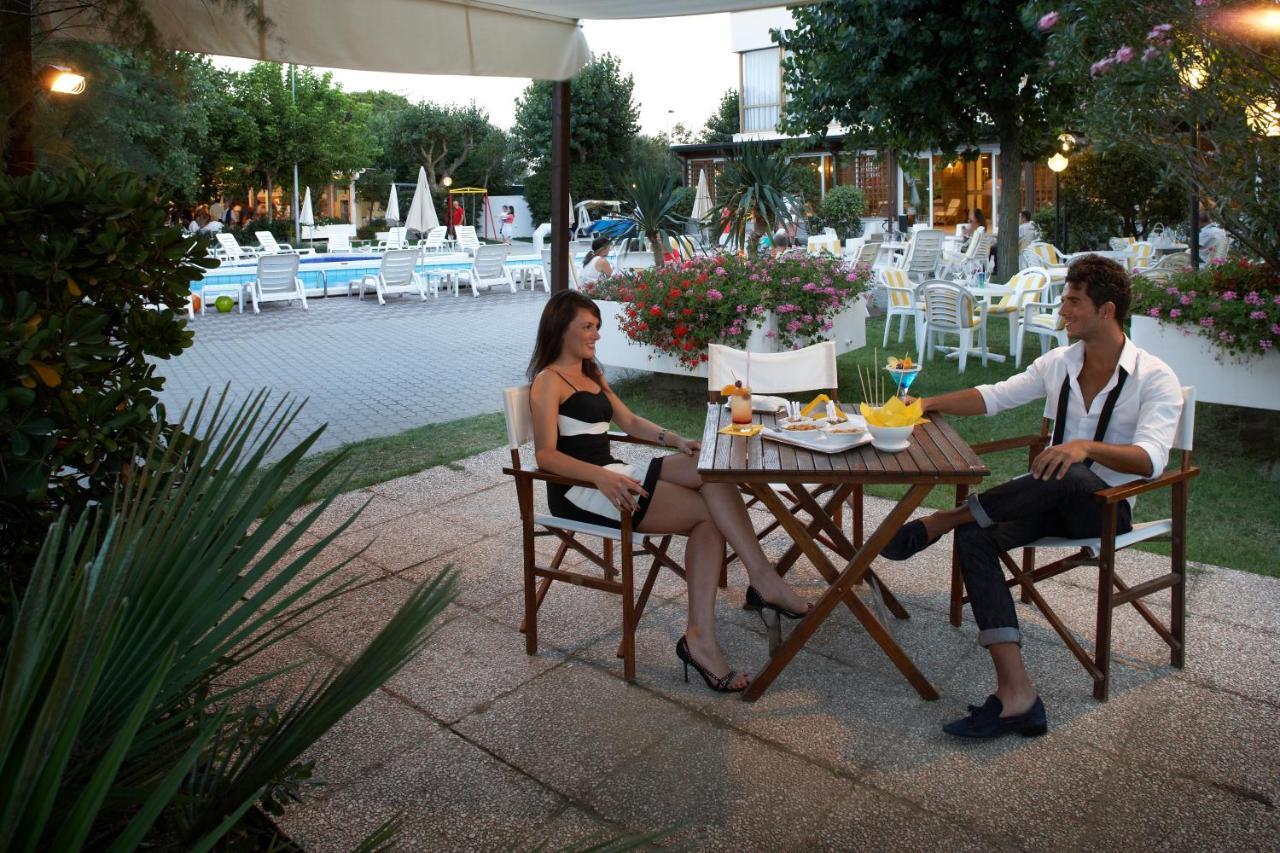 Alexandra Plaza Hotel Riccione Zewnętrze zdjęcie