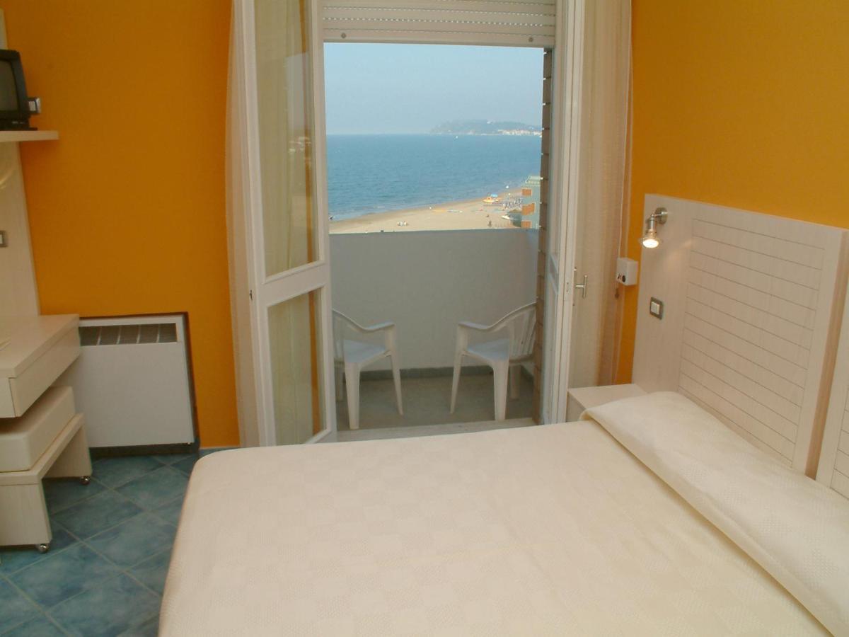 Alexandra Plaza Hotel Riccione Zewnętrze zdjęcie