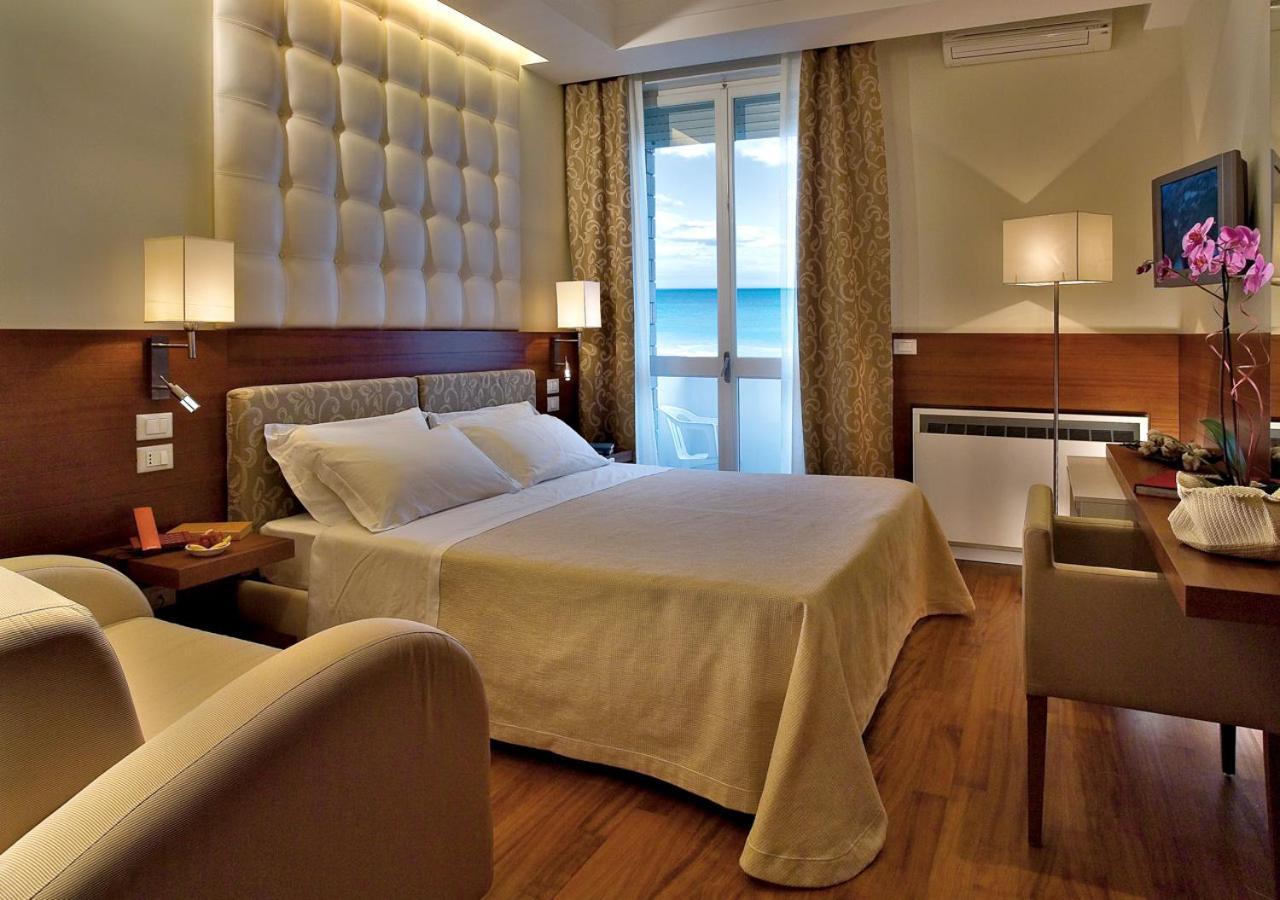 Alexandra Plaza Hotel Riccione Zewnętrze zdjęcie