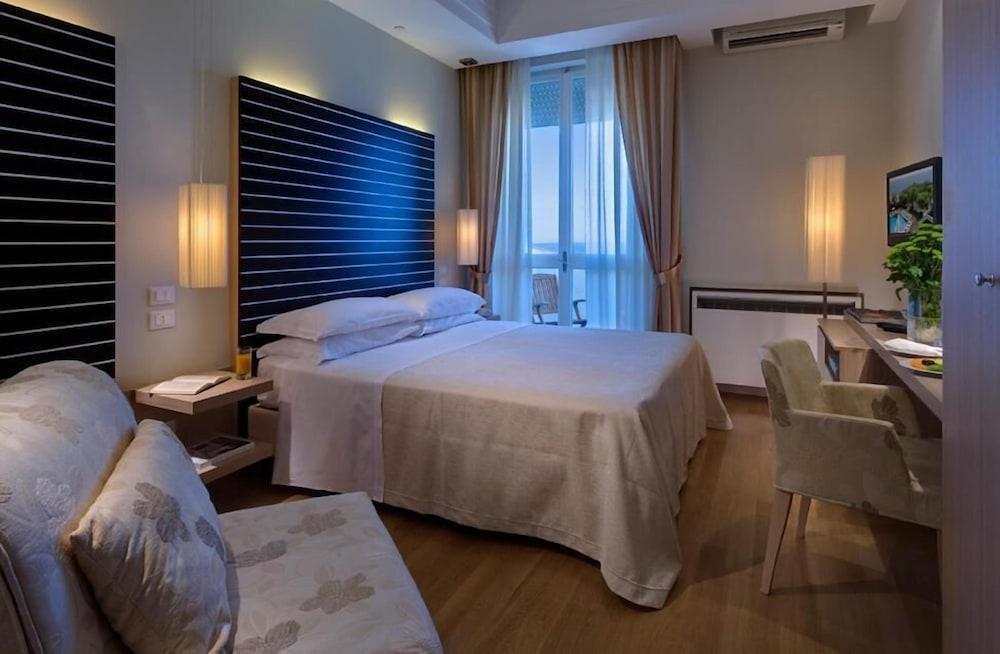 Alexandra Plaza Hotel Riccione Zewnętrze zdjęcie