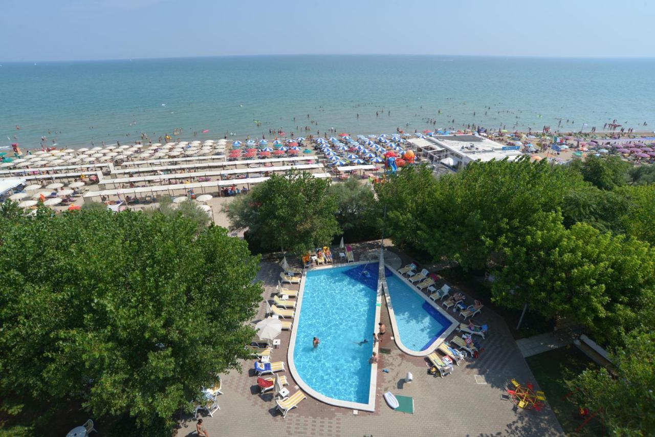 Alexandra Plaza Hotel Riccione Zewnętrze zdjęcie