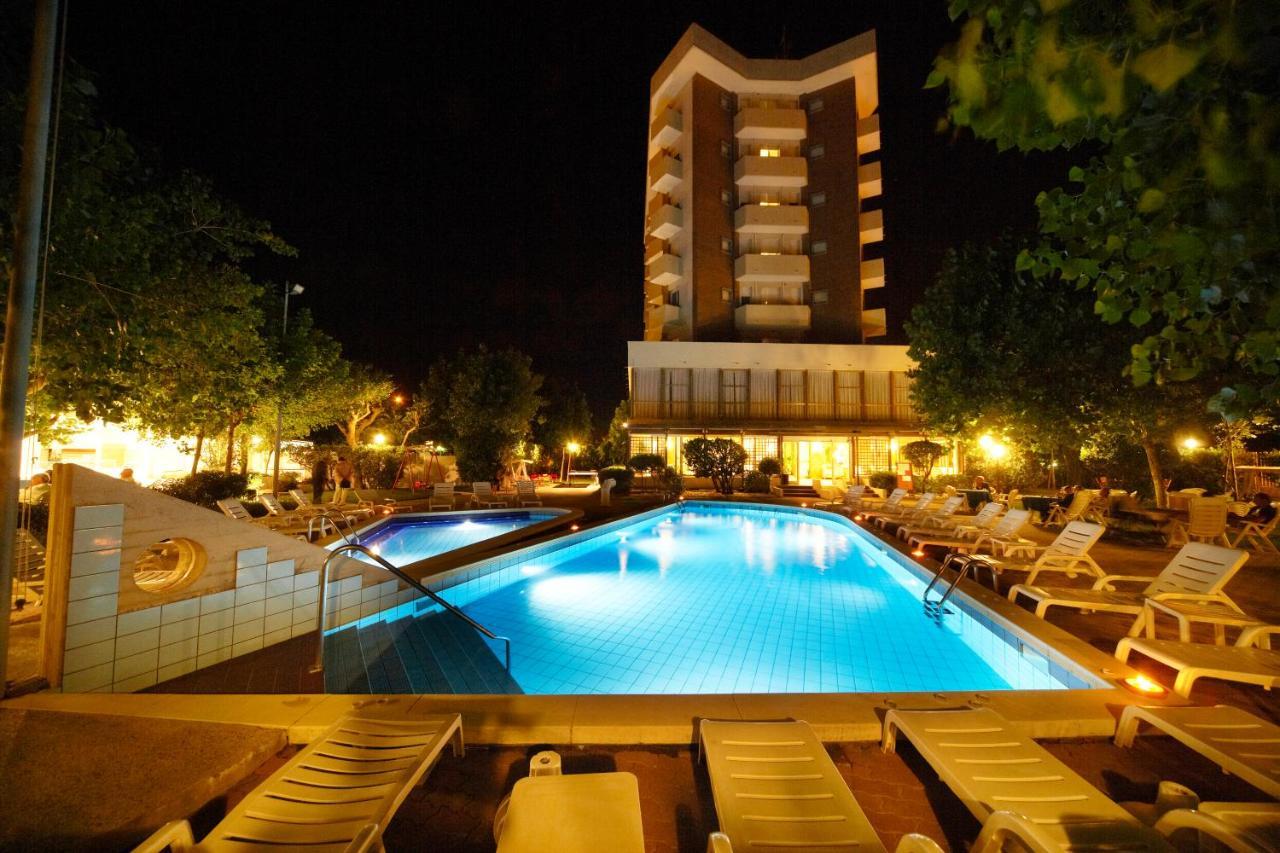 Alexandra Plaza Hotel Riccione Zewnętrze zdjęcie