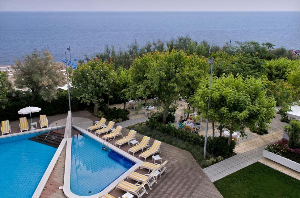 Alexandra Plaza Hotel Riccione Zewnętrze zdjęcie
