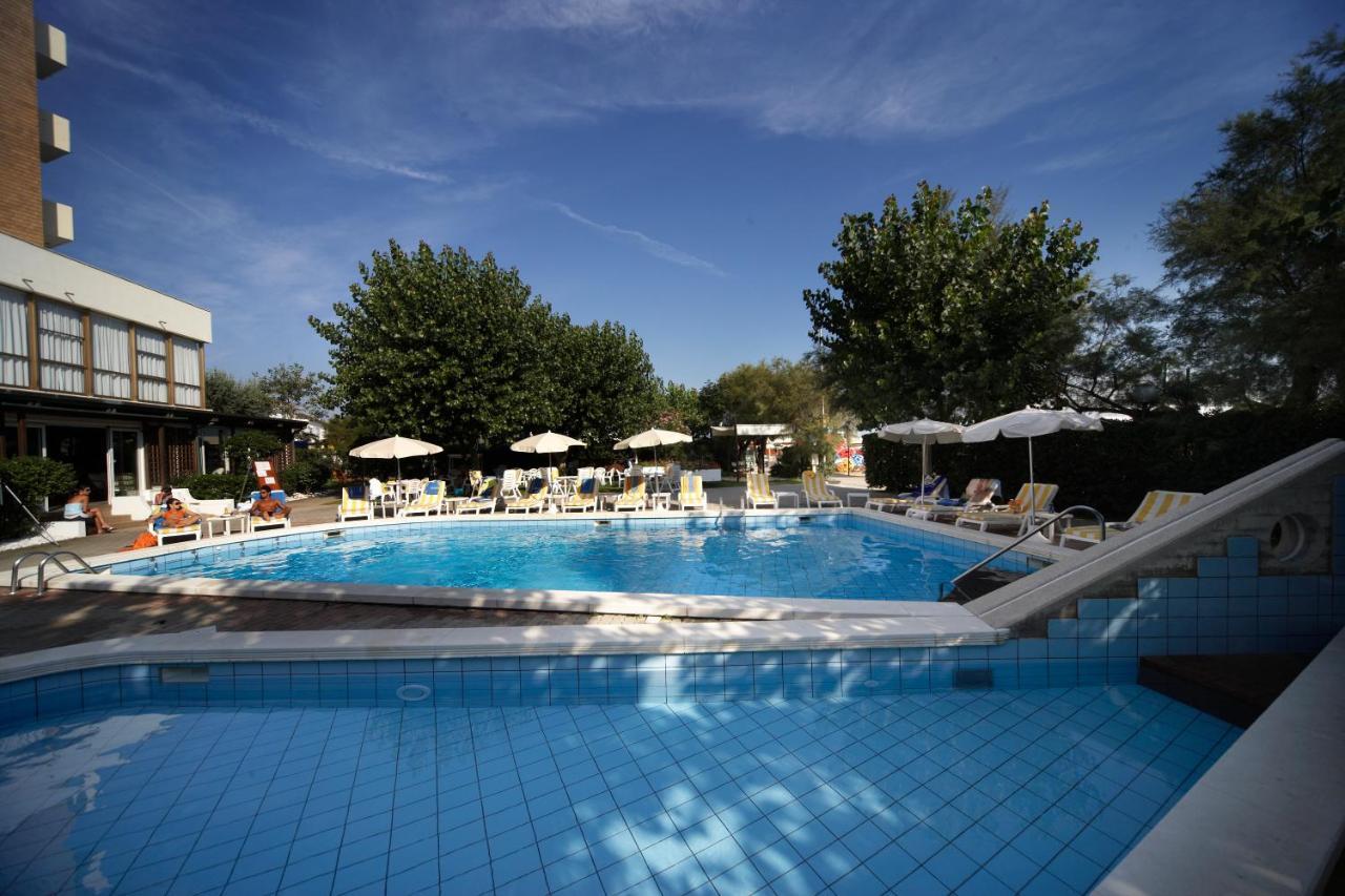 Alexandra Plaza Hotel Riccione Zewnętrze zdjęcie