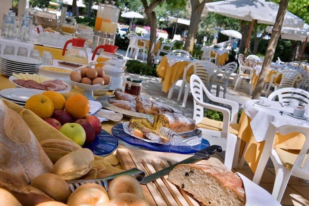 Alexandra Plaza Hotel Riccione Zewnętrze zdjęcie